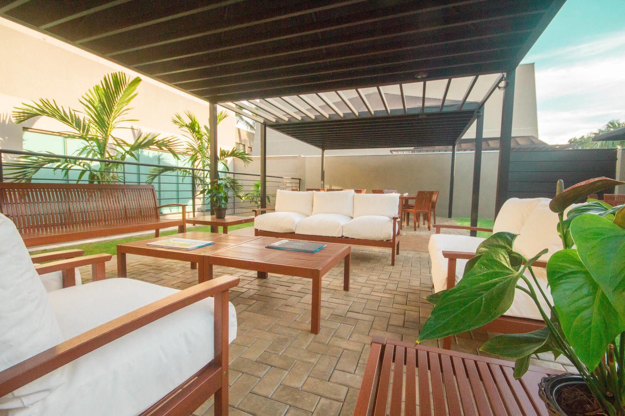 דוראדוס Gales Park Hotel מראה חיצוני תמונה