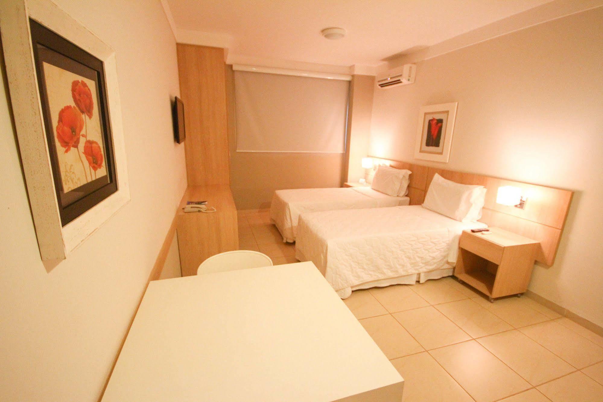 דוראדוס Gales Park Hotel מראה חיצוני תמונה