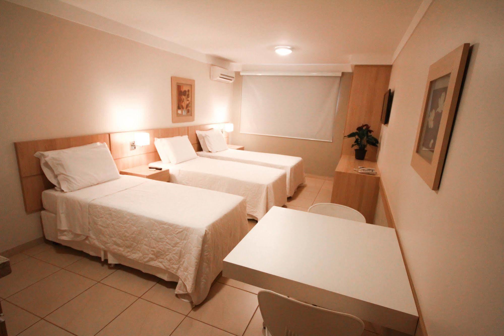 דוראדוס Gales Park Hotel מראה חיצוני תמונה