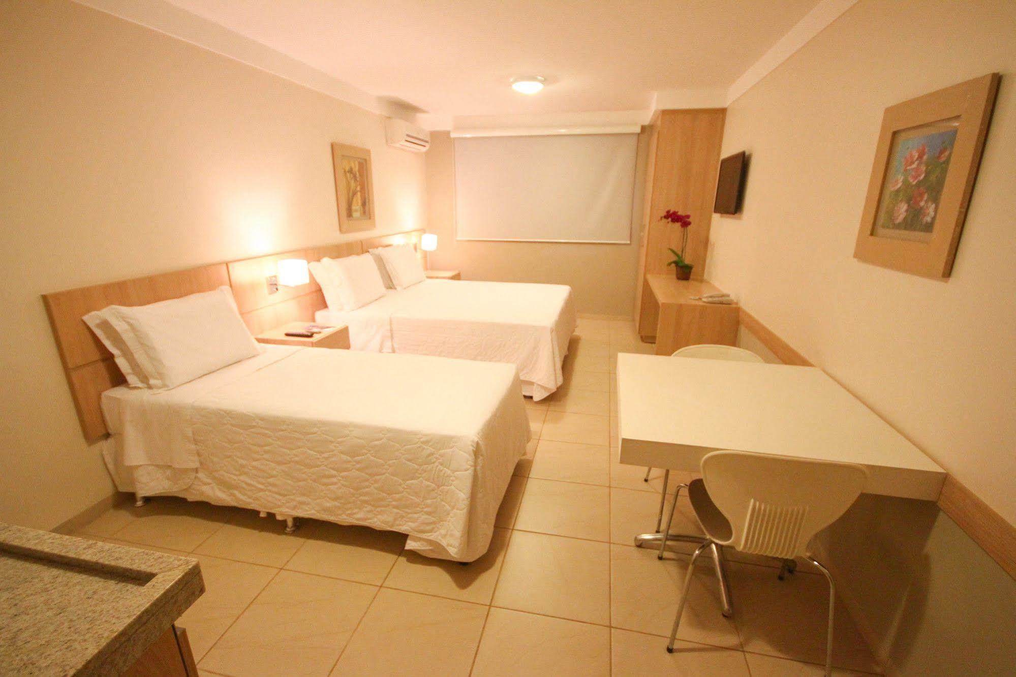 דוראדוס Gales Park Hotel מראה חיצוני תמונה