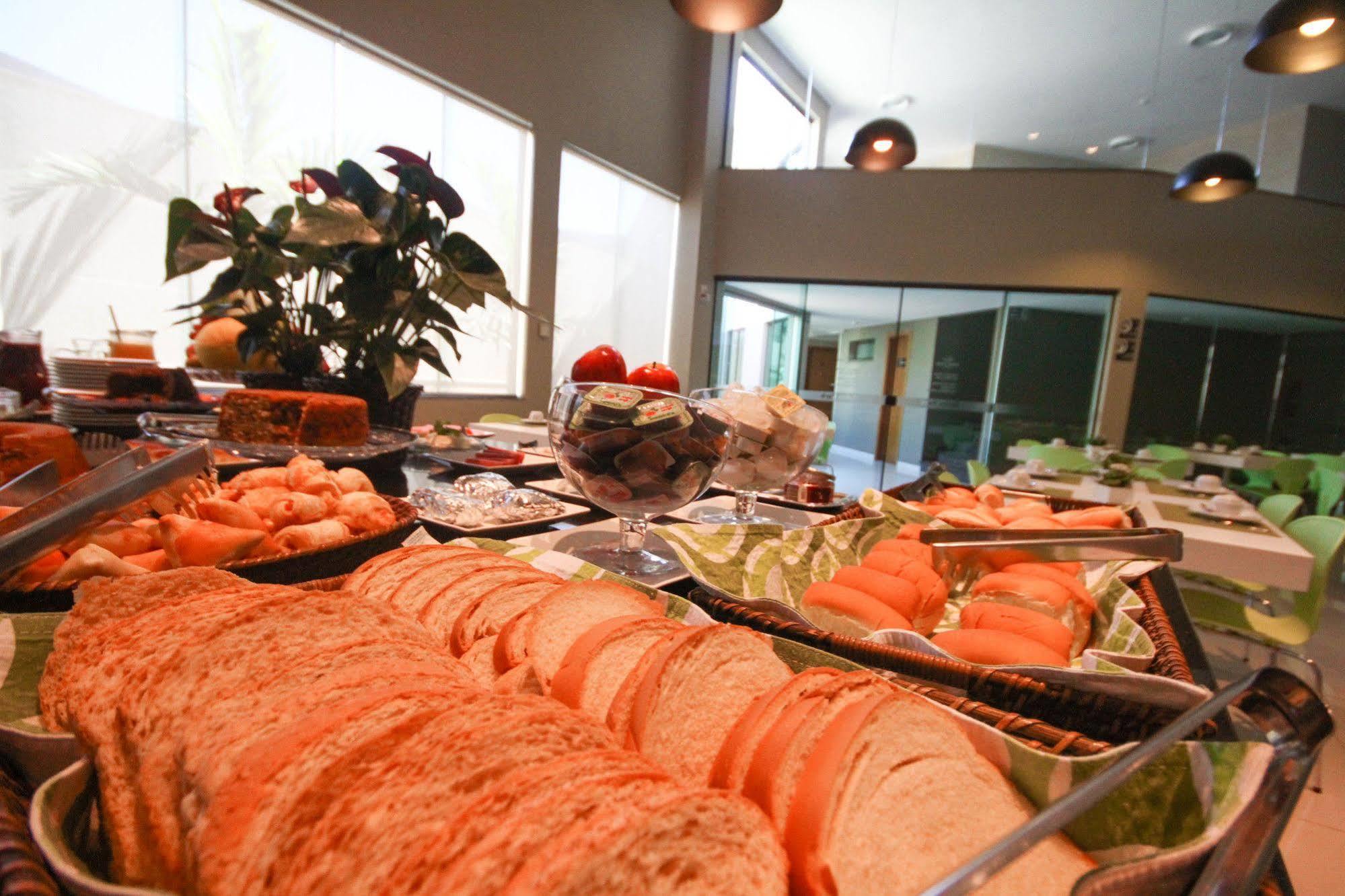 דוראדוס Gales Park Hotel מראה חיצוני תמונה
