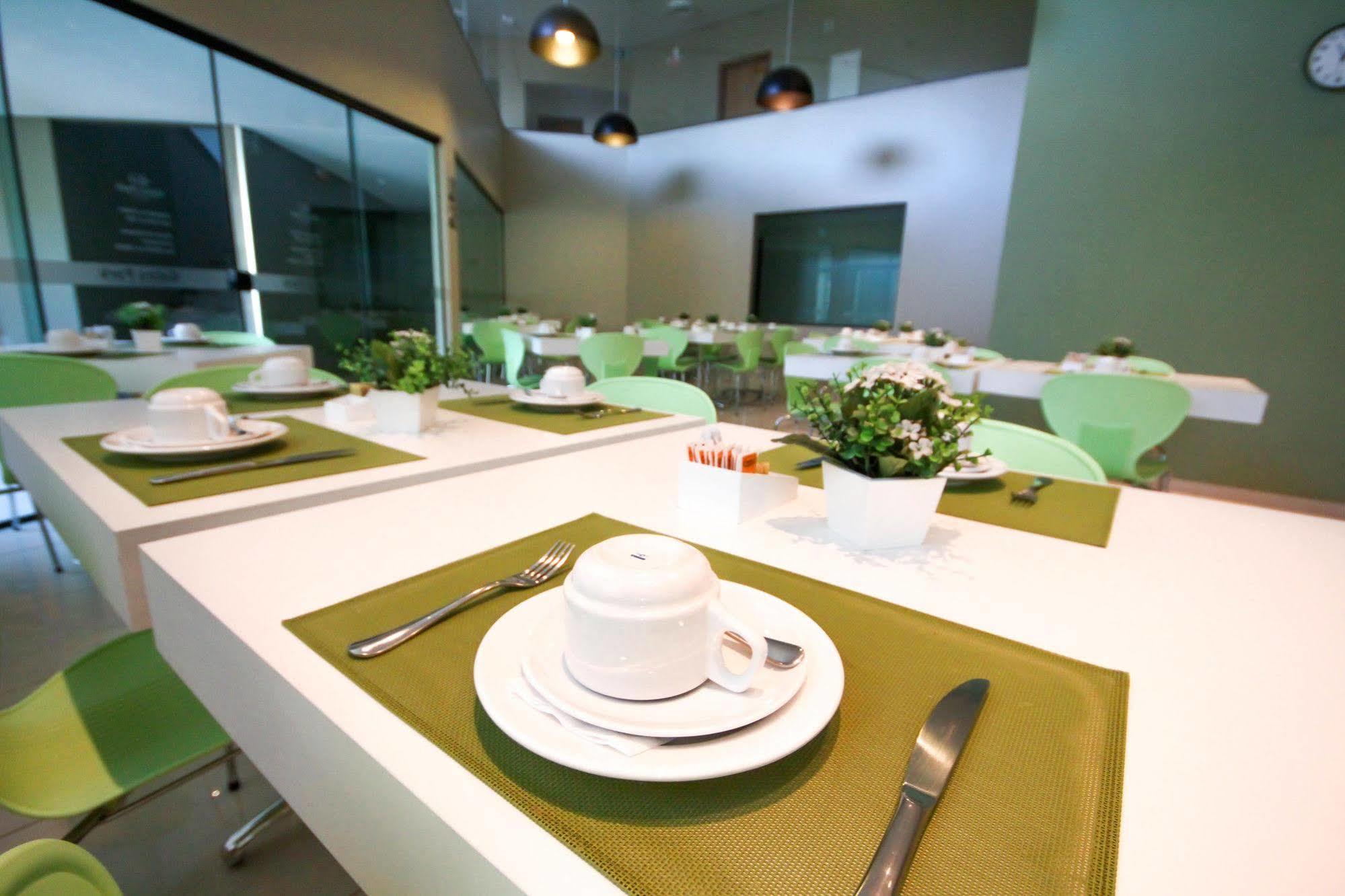 דוראדוס Gales Park Hotel מראה חיצוני תמונה