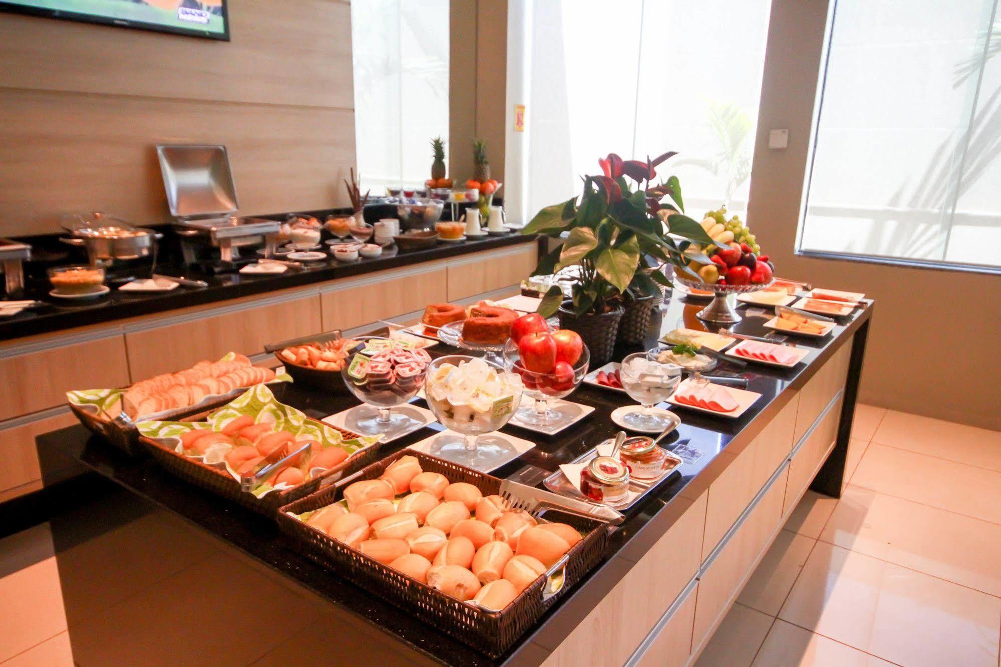 דוראדוס Gales Park Hotel מראה חיצוני תמונה